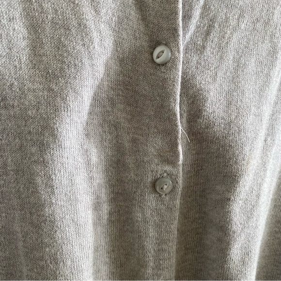 Women's Gray LOFT Button Down Cardigan Size Medium - Picture 4 of 5